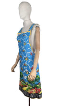 Load image into Gallery viewer, Original 1930s Deadstock Border Print Apron in Vibrant Crisp Cotton with Scenic Floral Print - Bust 38 40 *
