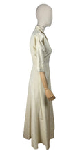 Load image into Gallery viewer, Original 1940&#39;s 1950&#39;s Cream Grosgrain Zip Fronted Housecoat by Evelyn Pearson - Bust 34 *
