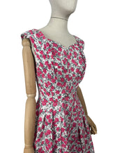 Load image into Gallery viewer, Original 1950's White, Pink and Grey Waffle Cotton Rose Print Day Dress - Bust 35 *
