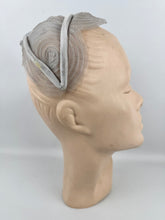 Load image into Gallery viewer, Original 1950&#39;s Pale Grey Nylon and Velvet Half Hat with Bow
