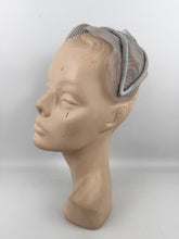 Load image into Gallery viewer, Original 1950&#39;s Pale Grey Nylon and Velvet Half Hat with Bow
