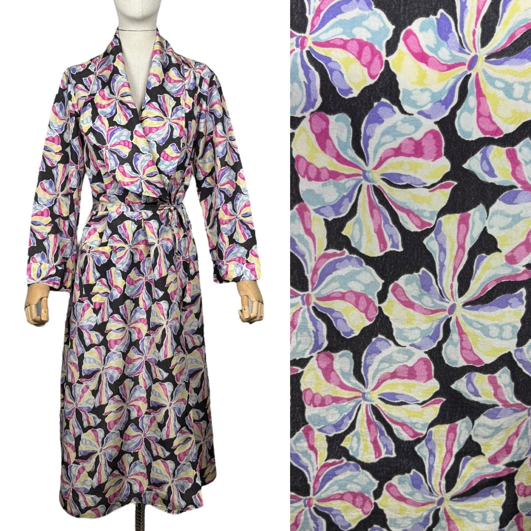 Original 1940's Novelty Print Dressing Gown - Black with Vibrant Bow Print - Bust 34 36 38