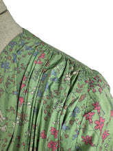 Load image into Gallery viewer, Original 1940&#39;s Pure Silk Day Dress with Pretty Floral Print by Debinex - Bust 38 *
