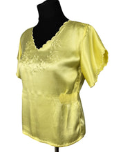 Load image into Gallery viewer, Original 1940’s Embroidered Lemon Yellow Pyjama Top with Scalloped Edge - Great Summer Blouse - Bust 32 34
