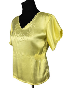 Original 1940’s Embroidered Lemon Yellow Pyjama Top with Scalloped Edge - Great Summer Blouse - Bust 32 34