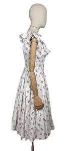 Original 1950's White, Pink and Green Textured Cotton Belted Day Dress with Roses Print and Frill Collar - Bust 34
