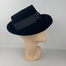 Load image into Gallery viewer, Original 1930&#39;s 1940&#39;s Inky Black Felt Fedora with Lace Work and Grosgrain Trim

