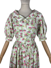 Load image into Gallery viewer, Original 1950's 1960's Petite Fit Crisp Cotton Day Dress in Pink and Green - Bust 32 34 *
