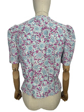 Load image into Gallery viewer, 1940&#39;s Reproduction Blouse in Mauve, Blue and White Floral Made from a Feed Sack - Bust 35 37
