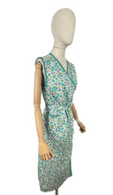 Load image into Gallery viewer, Original Volup 1940&#39;s Cotton Wraparound Apron in White, Green and Blue Floral - Bust 40 42 44 46 *

