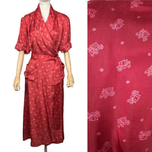 Load image into Gallery viewer, Original Volup 1940&#39;s Novelty Print Dressing Gown - Red with Pink Ornate Carriages - Bust 44 46 48
