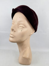 Load image into Gallery viewer, Original 1950’s Dark Brown Felt Hat with Feather and Bow Trim *

