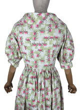 Load image into Gallery viewer, Original 1950's 1960's Petite Fit Crisp Cotton Day Dress in Pink and Green - Bust 32 34 *
