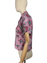 Load image into Gallery viewer, Original 1940&#39;s Vibrant Rayon &#39;SPORTSWEAR&#39; Blouse in Pink, Red, Green and White - Bust 32 34
