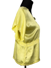 Load image into Gallery viewer, Original 1940’s Embroidered Lemon Yellow Pyjama Top with Scalloped Edge - Great Summer Blouse - Bust 32 34
