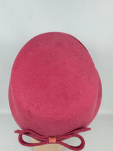 Load image into Gallery viewer, Original 1950&#39;s Fuchsia Pink Felt Hat with Pleated Satin Trim and Felt Bow
