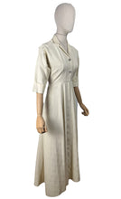 Load image into Gallery viewer, Original 1940&#39;s 1950&#39;s Cream Grosgrain Zip Fronted Housecoat by Evelyn Pearson - Bust 34 *
