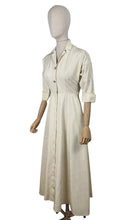 Load image into Gallery viewer, Original 1940&#39;s 1950&#39;s Cream Grosgrain Zip Fronted Housecoat by Evelyn Pearson - Bust 34 *
