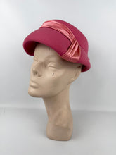 Load image into Gallery viewer, Original 1950&#39;s Fuchsia Pink Felt Hat with Pleated Satin Trim and Felt Bow
