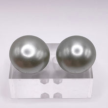 Load image into Gallery viewer, Original 1950&#39;s Classic Grey Glass Clip on Earrings
