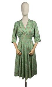 Original 1940's Pure Silk Day Dress with Pretty Floral Print by Debinex - Bust 38 *