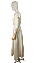 Load image into Gallery viewer, Original 1940&#39;s 1950&#39;s Cream Grosgrain Zip Fronted Housecoat by Evelyn Pearson - Bust 34 *
