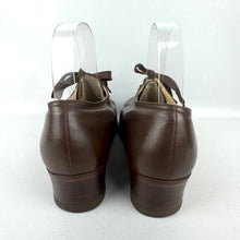 Load image into Gallery viewer, Original 1930&#39;s 1940&#39;s Warm Brown Leather Lace Up Shoes with Punch Detail - UK 6 or 6.5
