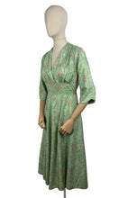 Load image into Gallery viewer, Original 1940&#39;s Pure Silk Day Dress with Pretty Floral Print by Debinex - Bust 38 *
