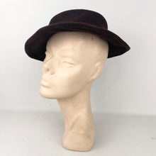 Load image into Gallery viewer, Original 1940’s Chocolate Brown Felt Hat with Grosgrain Trim
