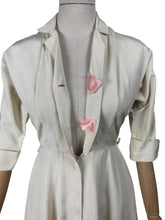 Load image into Gallery viewer, Original 1940&#39;s 1950&#39;s Cream Grosgrain Zip Fronted Housecoat by Evelyn Pearson - Bust 34 *
