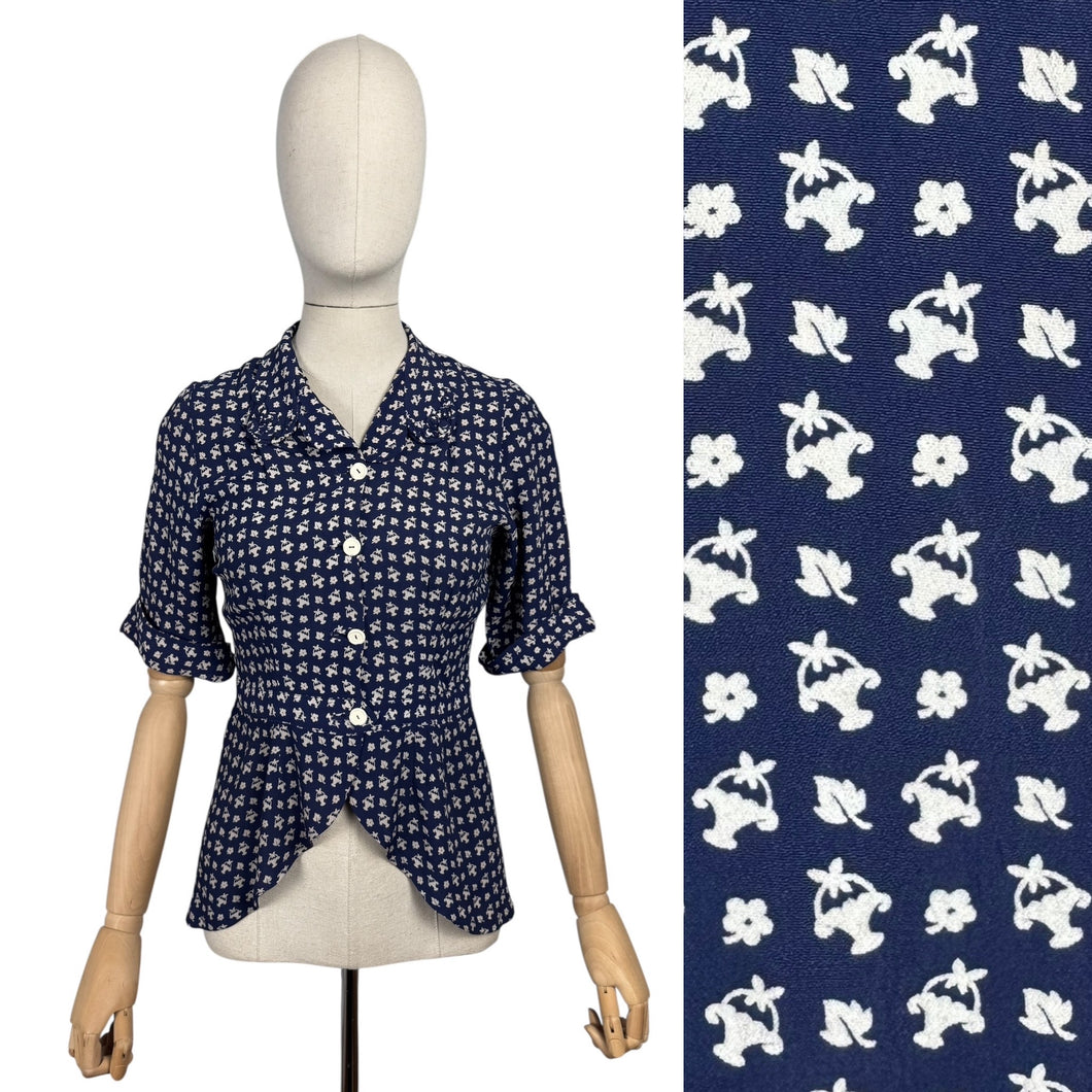Original 1940’s Navy and White Crepe Novelty Print Jacket with Baskets and Flowers - Bust 33 34 *