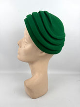 Load image into Gallery viewer, Original 1950&#39;s Vibrant Kelly Green Felt Hat by Jacoll
