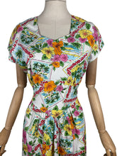 Load image into Gallery viewer, Reproduction 1940's Novelty Print Cotton Day Dress - Tropical Themed Print - Bust 37 *
