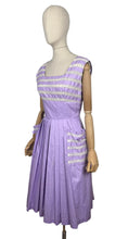Load image into Gallery viewer, Original 1950&#39;s Carnegie Model Pale Lilac Cotton Day Dress with White Lace Detail and Bow Trimmed Pockets - Bust 38
