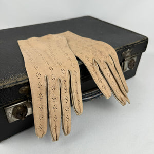 Original 1930's Blush Pink Pig Skin Leather Gloves with Punch Detail and Scallop Trim by Morley - Size 6