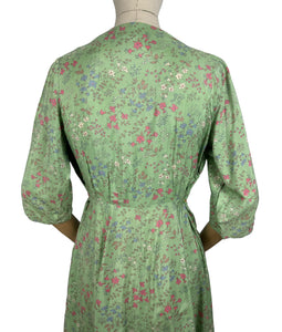 Original 1940's Pure Silk Day Dress with Pretty Floral Print by Debinex - Bust 38 *