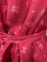 Load image into Gallery viewer, Original Volup 1940&#39;s Novelty Print Dressing Gown - Red with Pink Ornate Carriages - Bust 44 46 48
