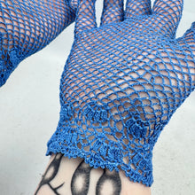 Load image into Gallery viewer, Original 1940's 1950's Bright Blue Cotton Crochet Gloves with Pretty Detailing - Size 6
