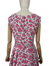 Load image into Gallery viewer, Original 1950's White, Pink and Grey Waffle Cotton Rose Print Day Dress - Bust 35 *
