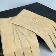 Load image into Gallery viewer, Original 1940&#39;s CC41 Men&#39;s Pig Skin Natural Leather Gloves with Gold Tone Button Fastening - Size 8 *
