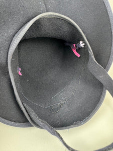 Original 1930's Midnight Blue Felt Hat with Crepe and Pink Velvet Trim - Classic Piece
