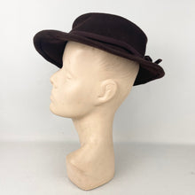 Load image into Gallery viewer, Original 1940’s Chocolate Brown Felt Hat with Grosgrain Trim
