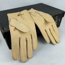 Load image into Gallery viewer, Original 1940&#39;s CC41 Men&#39;s Pig Skin Natural Leather Gloves with Gold Tone Button Fastening - Size 8 *
