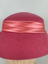 Load image into Gallery viewer, Original 1950&#39;s Fuchsia Pink Felt Hat with Pleated Satin Trim and Felt Bow
