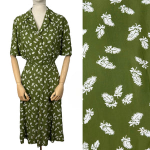 Original 1940's Green and Ivory Feather and Bow Novelty Print Dress - Bust 40