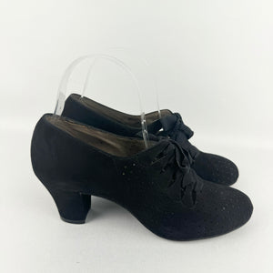 Original 1940's CC41 Deadstock Styl-EEZ Black Suede Lace Up Shoes - Narrow UK 4 *