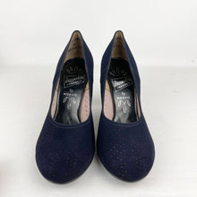 Load image into Gallery viewer, Original 1940's 1950's Deadstock Blue Suede Court Shoes with Punch Detail  - UK 4.5
