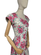 Load image into Gallery viewer, Original 1950&#39;s Charming Floral Cotton Day Dress in Pink and Green Print on White - Bust 33 34 *
