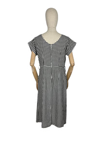 Original 1950's 1960's Black and White Houndstooth Check Wiggle Dress with Pockets - Bust 38 *