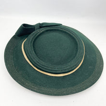 Load image into Gallery viewer, Original 1940’s Dark Green Felt Pancake Hat with Felt Bow Trim
